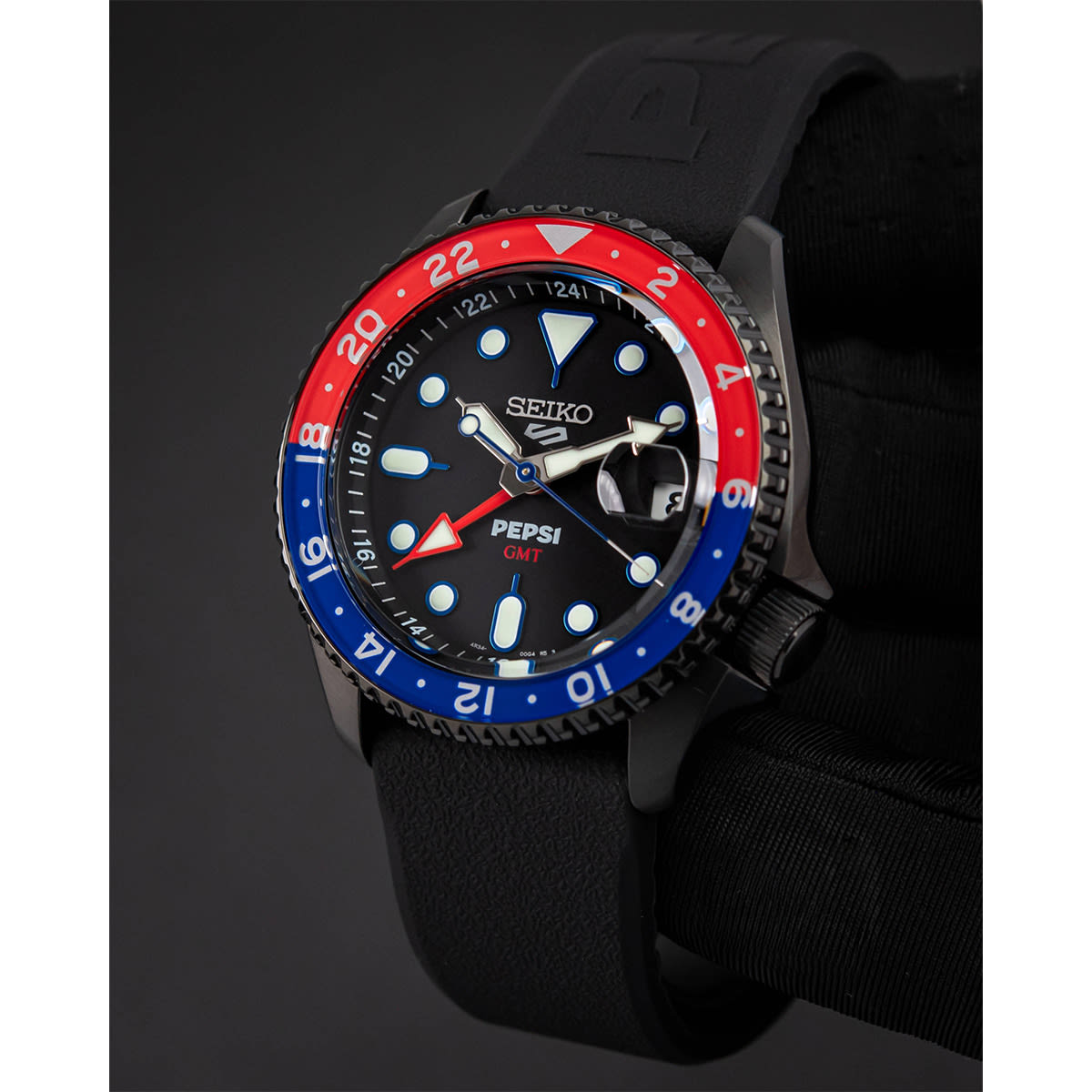 Seiko 5 Sports Pepsi  GMT Limited edition watch view 3