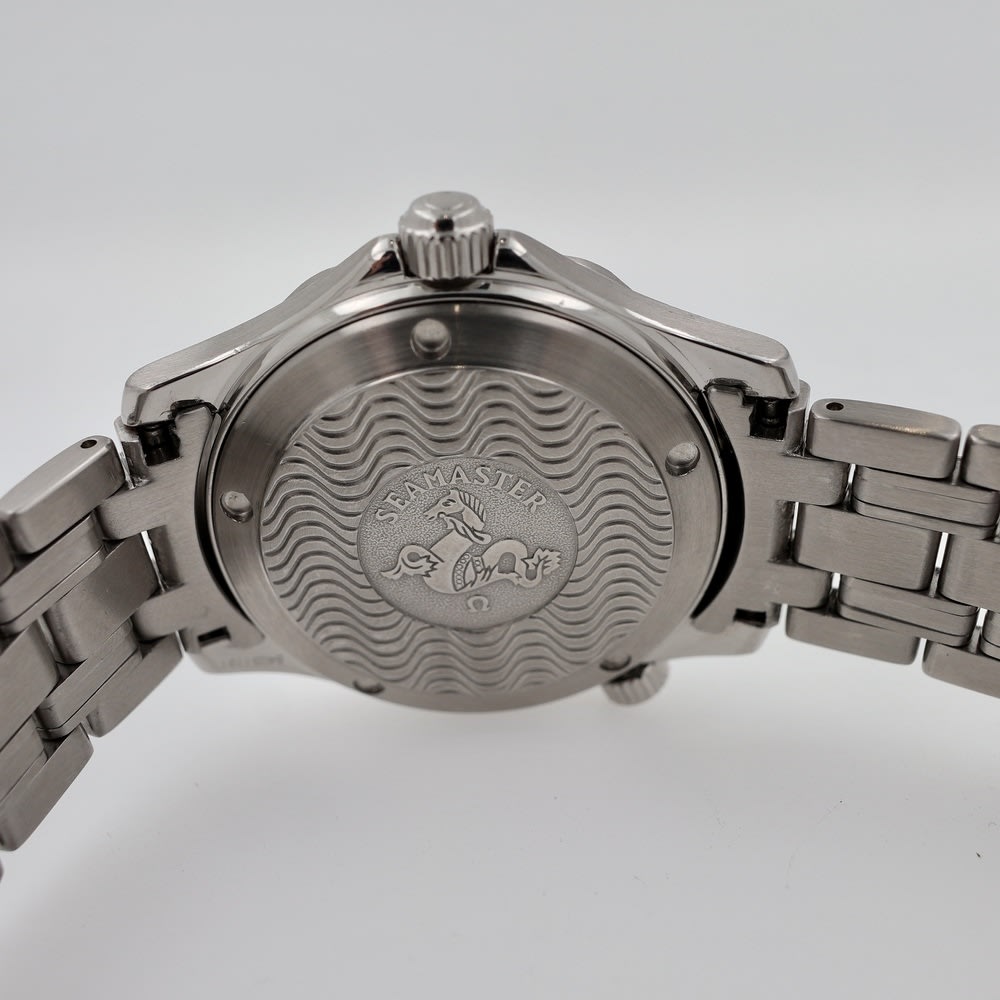 Omega  Seamaster Professional Diver 300m view 4