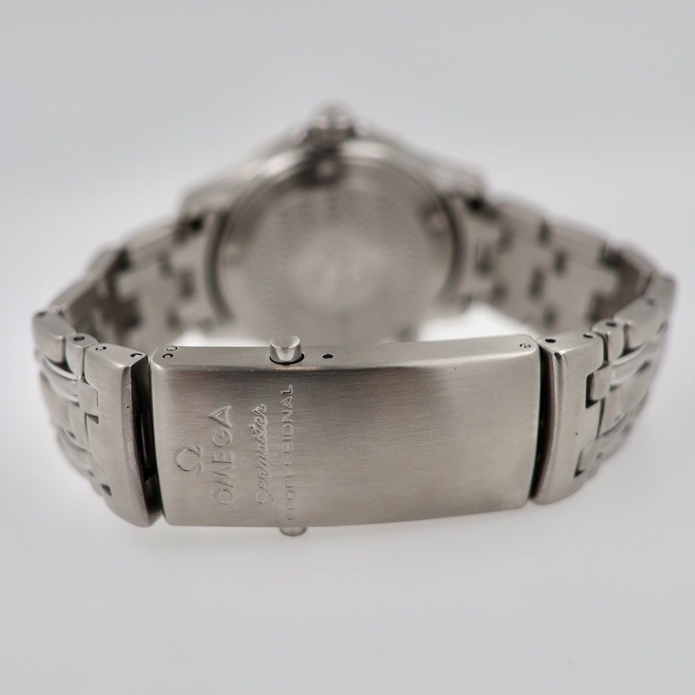 Omega  Seamaster Professional Diver 300m view 6
