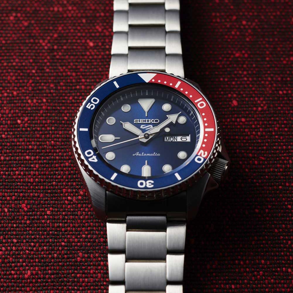 Seiko 5 Sports Automatic watch view 5