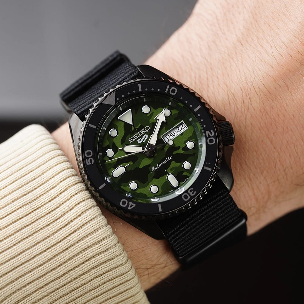 Seiko 5 Sports Automatic  view 2