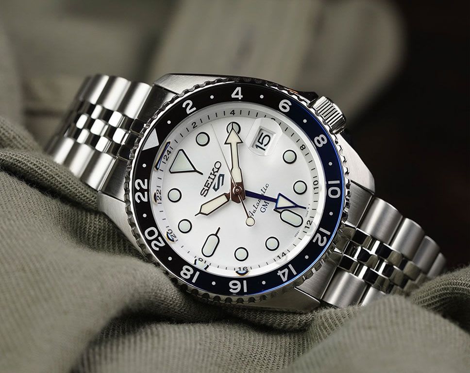 Seiko 5 Sports GMT watch view 4