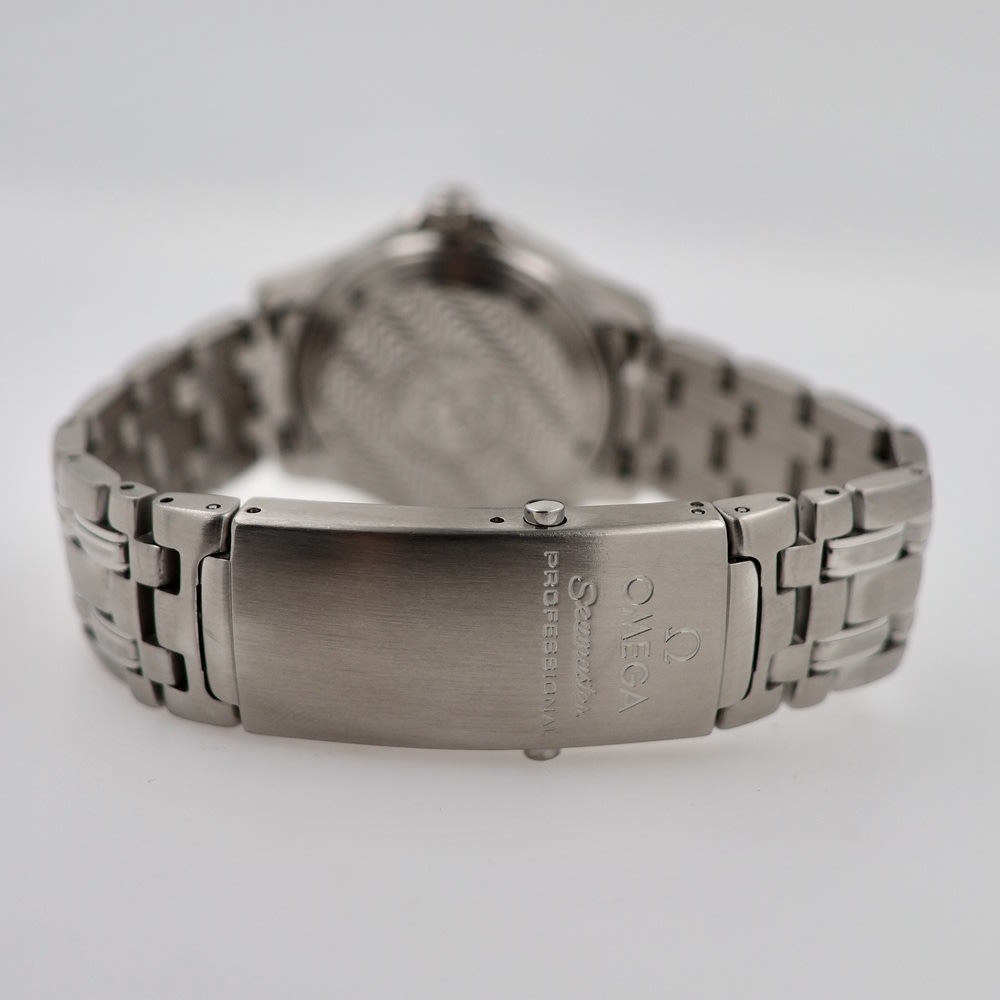 Omega  Seamaster Professional Diver 300m view 7