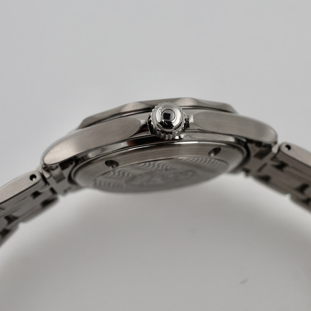 Omega  Seamaster Professional Diver 300m view 5