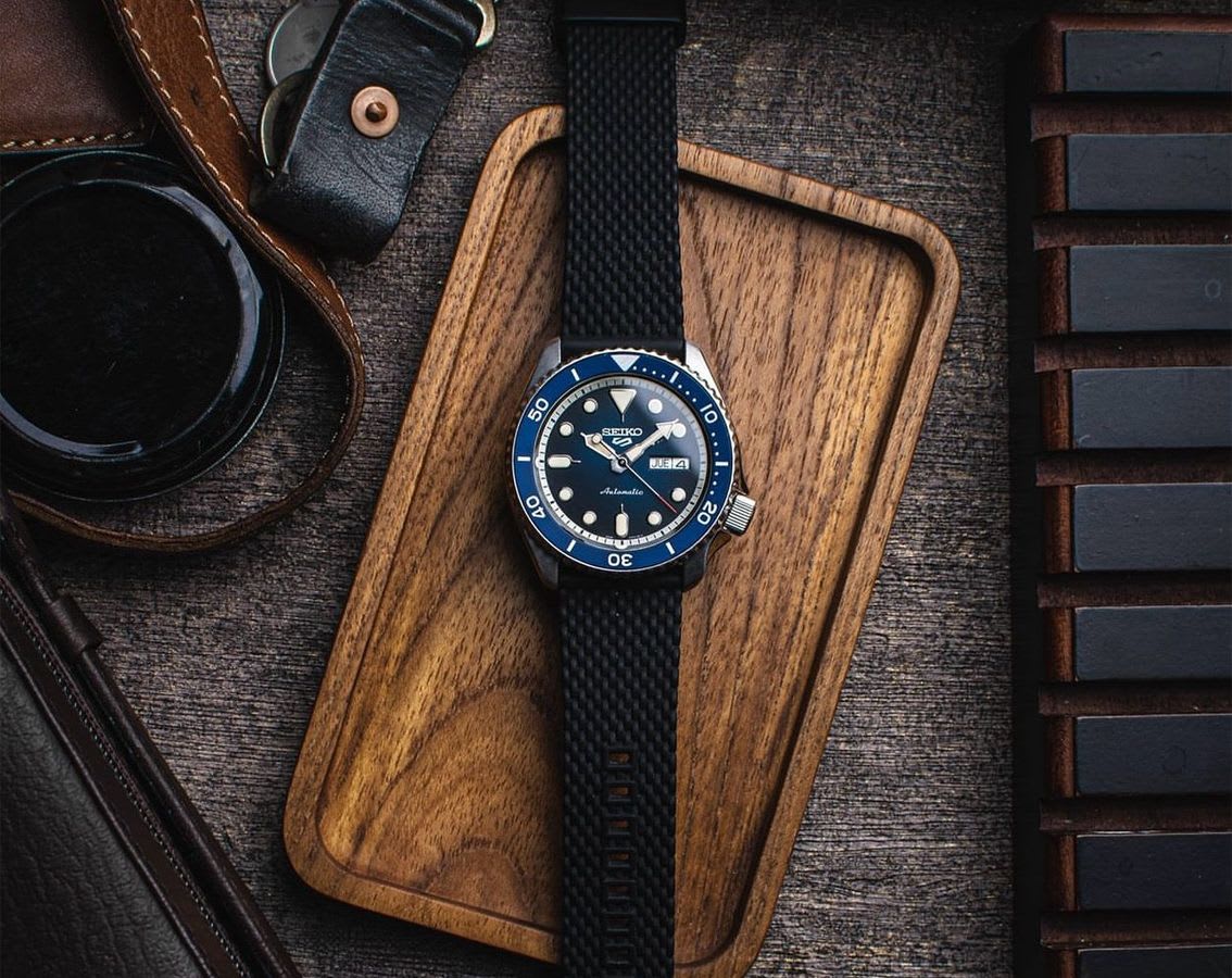 Seiko  5 Sports Automatic watch view 4