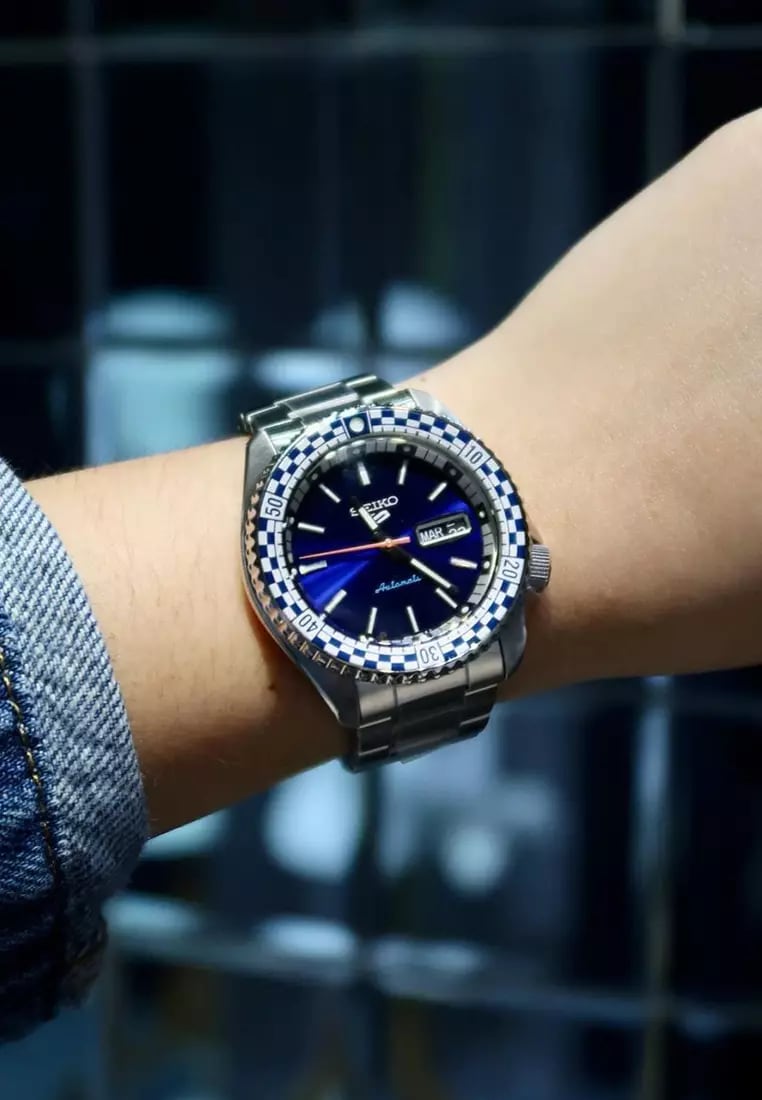 Seiko 5 Sports Automatic watch view 3