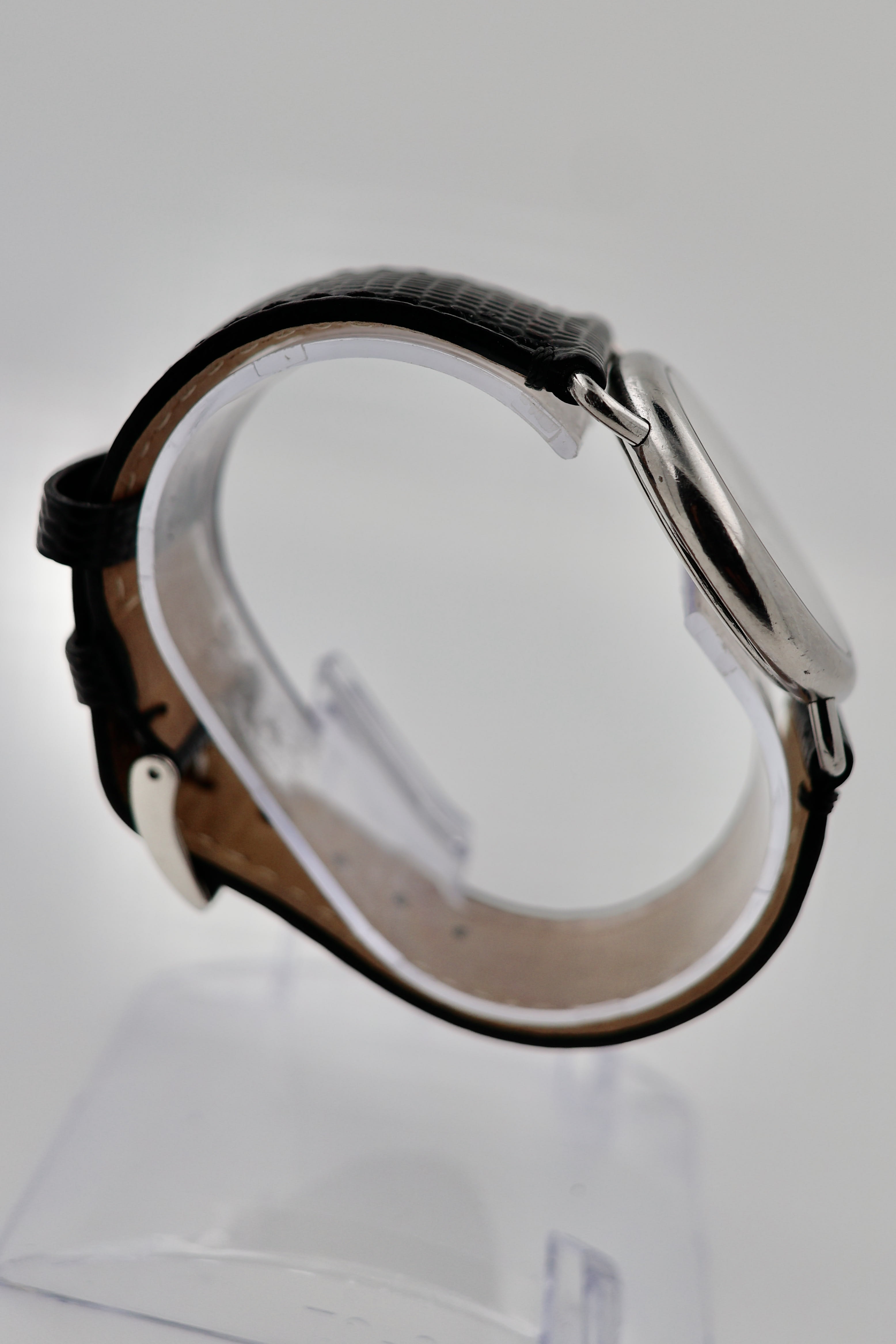 Alfred Dunhill Millennium Quartz view 3